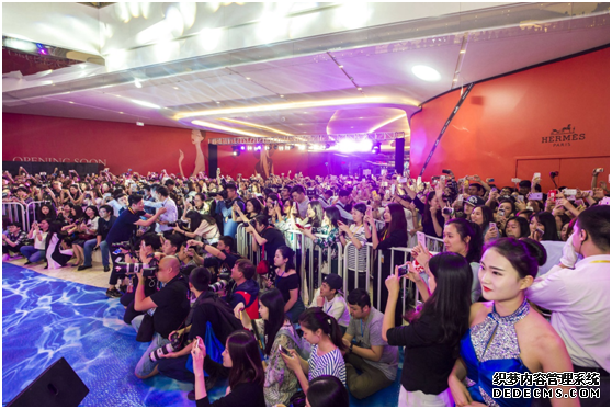 �°���Я��Ƭ������������� �����ձ�������Ϸ���´�������Ļ