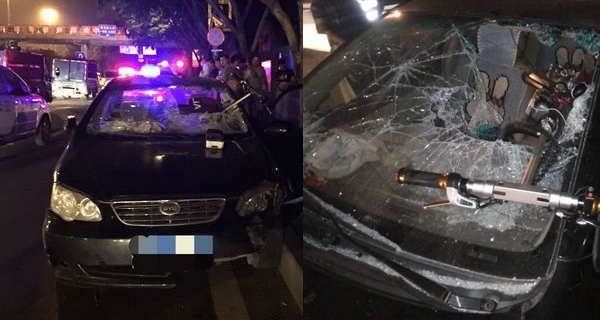 疯狂!男子驾车闯关连撞